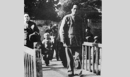 历史上的今日1945年９月１３日　同周恩来、王若飞