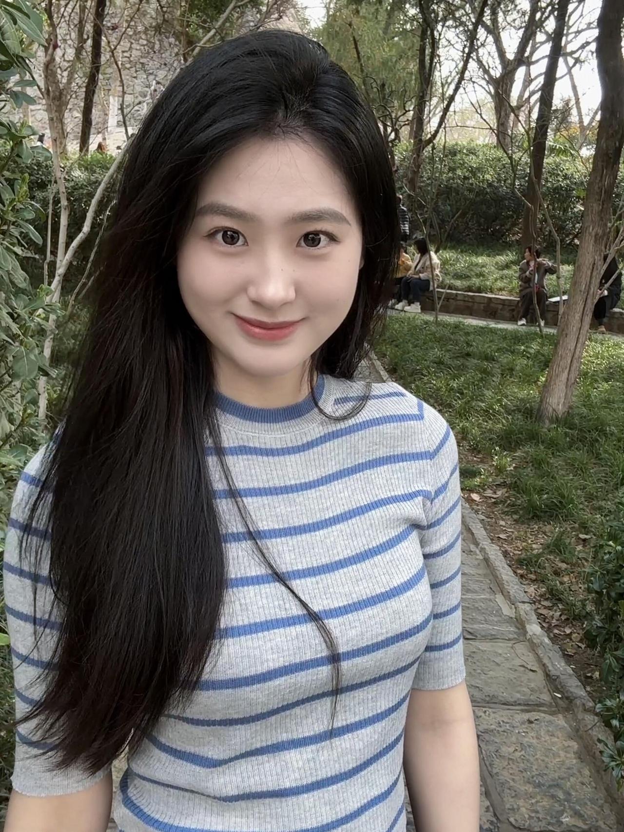 元气满满的一天，从微笑开始！😊🌿💕