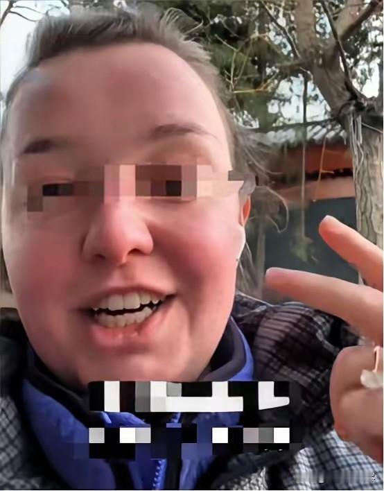 最近一个26岁英国女孩由于自己胃疼，在英国预约看专科医生，需要等待86天，她等待