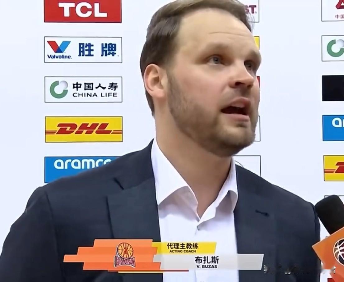 潘江运气不错！今天下午，CBA联盟对山西男篮助理教练开出罚单！布扎斯由于指责裁