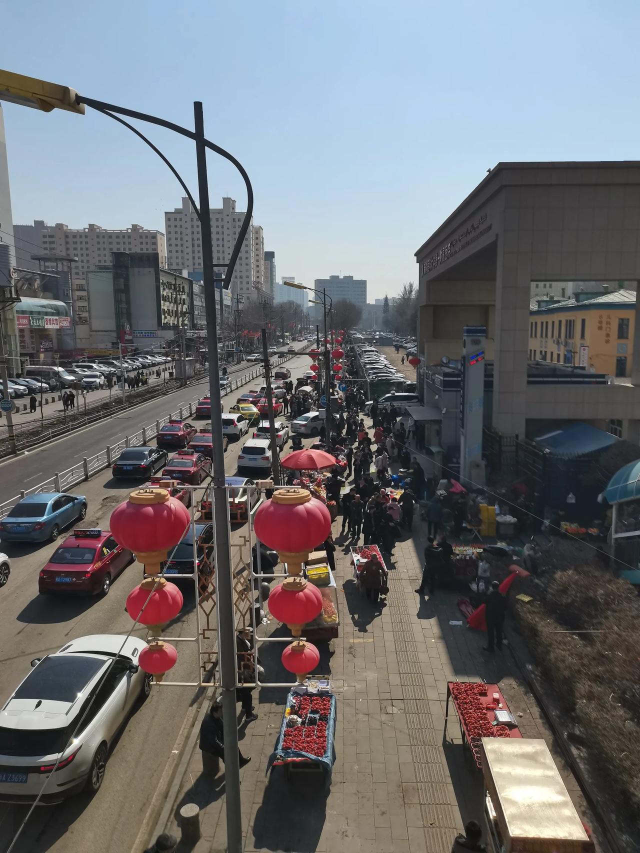 昨天去医学院第一附属医院看病，走到医院附近时惊奇地发现，医院门前的那一排门面房不