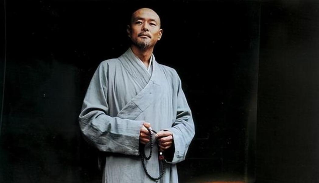 弘一法师晚年，四肢浮肿溃烂，拒绝服药，直面死亡。临终前，他将弟子叫到身边，再三叮