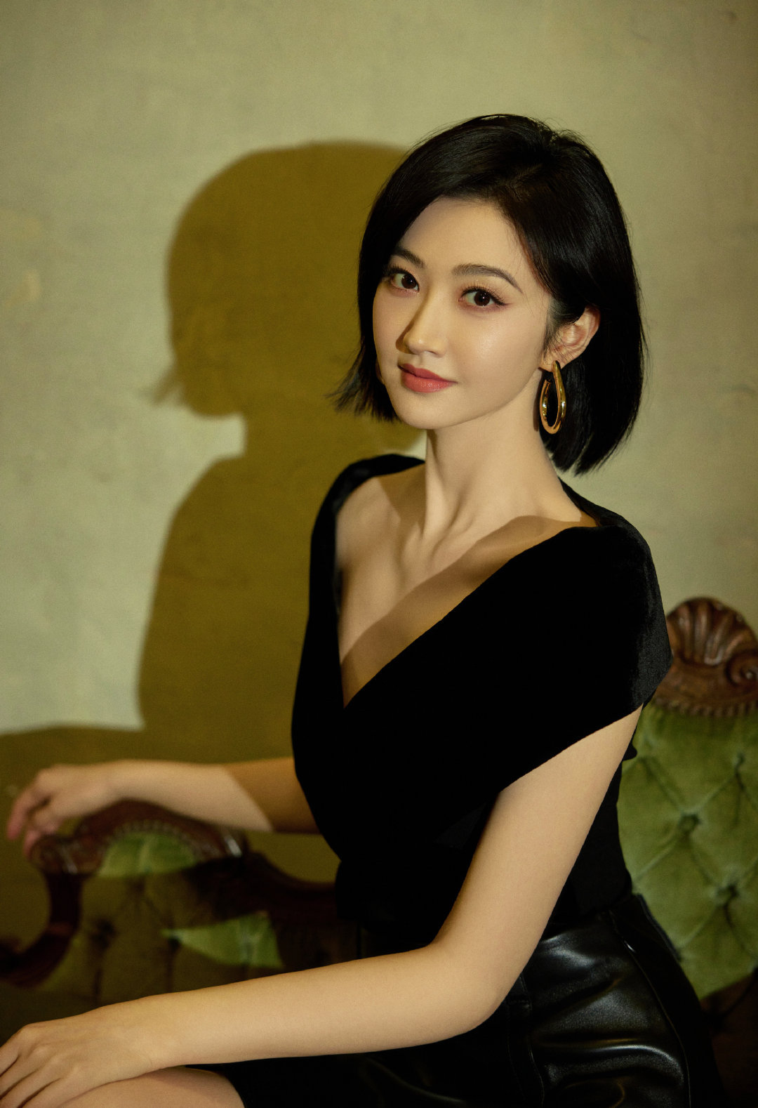 景甜回应景甜复古暗调大片，优雅动人