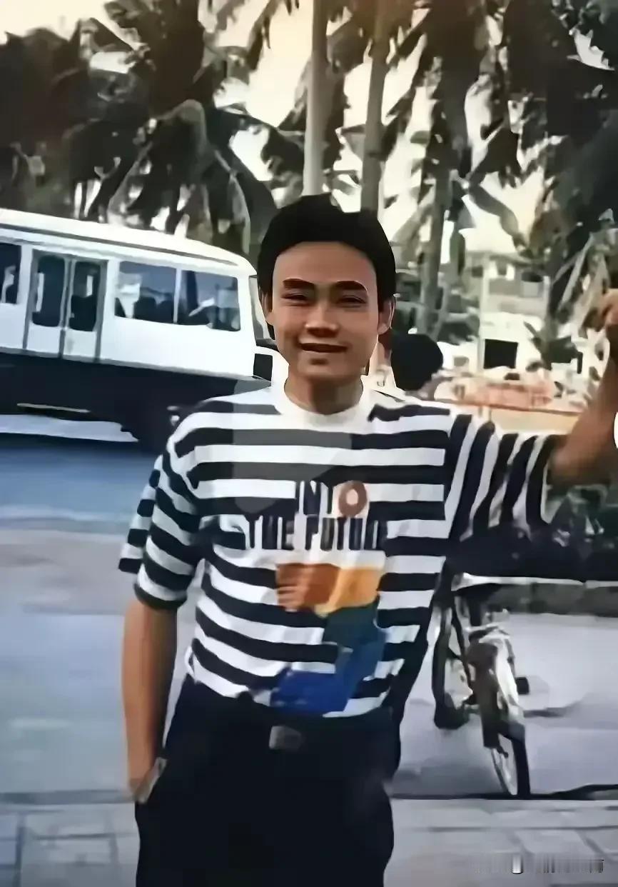 照片中这个帅小伙大家知道是谁吧，今晚他将燃爆五源河，此后几天他都将成为海南人的主