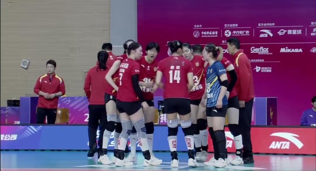 江苏女排多名主力球员被抽调到国家队，征战越南国际女排邀请赛的这支江苏女排，并非主