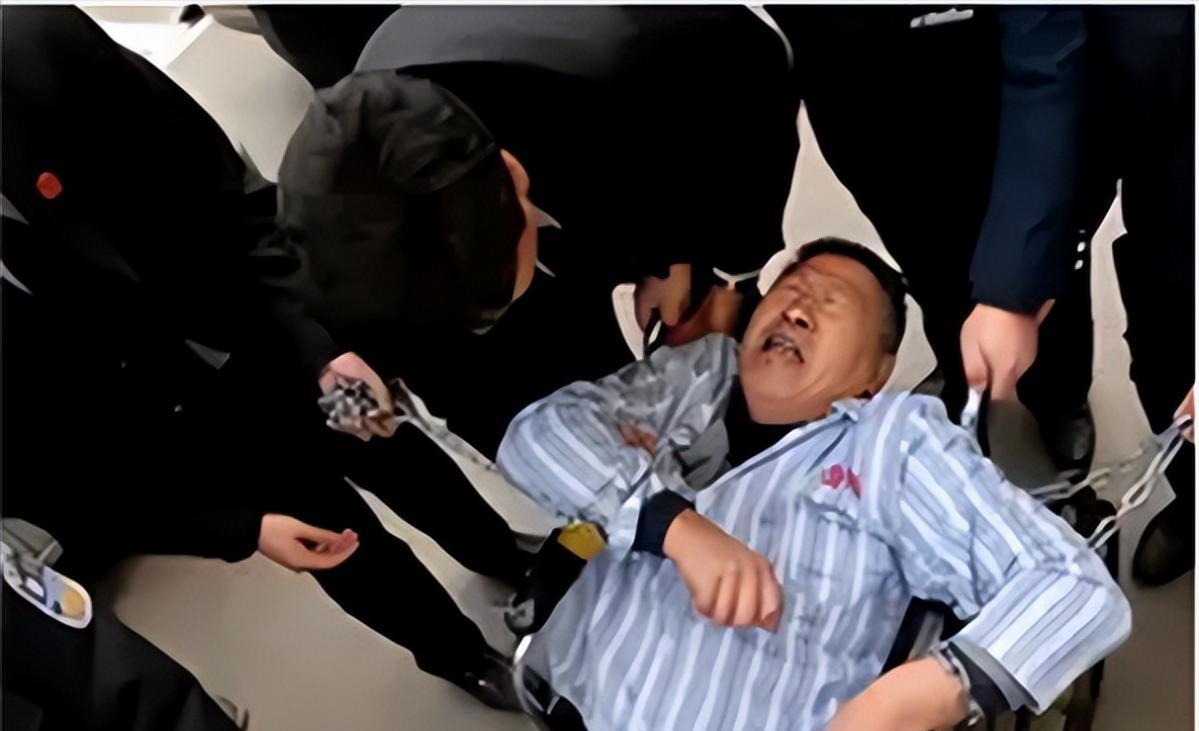 2015年，在京煤集团总医院霸占了病床3年的“钉子户”，被法院强制腾退床位。然而