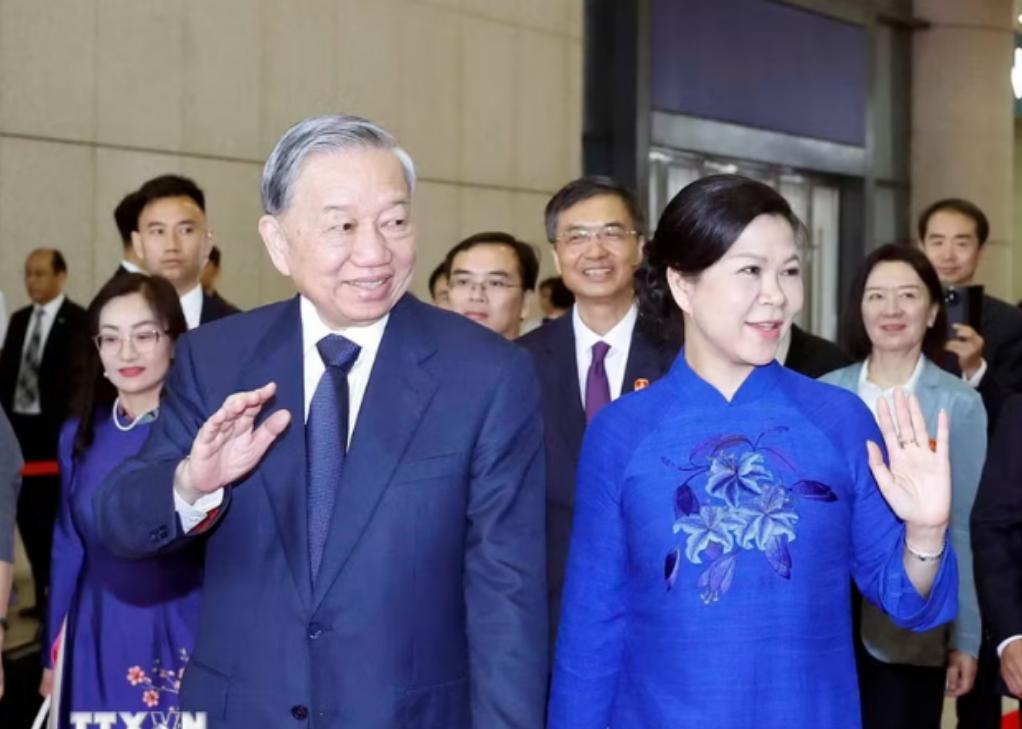 摊牌了！苏林前脚刚登上回国的火车，后脚中越联合声明就砸下来，铁路、矿产、核安全、