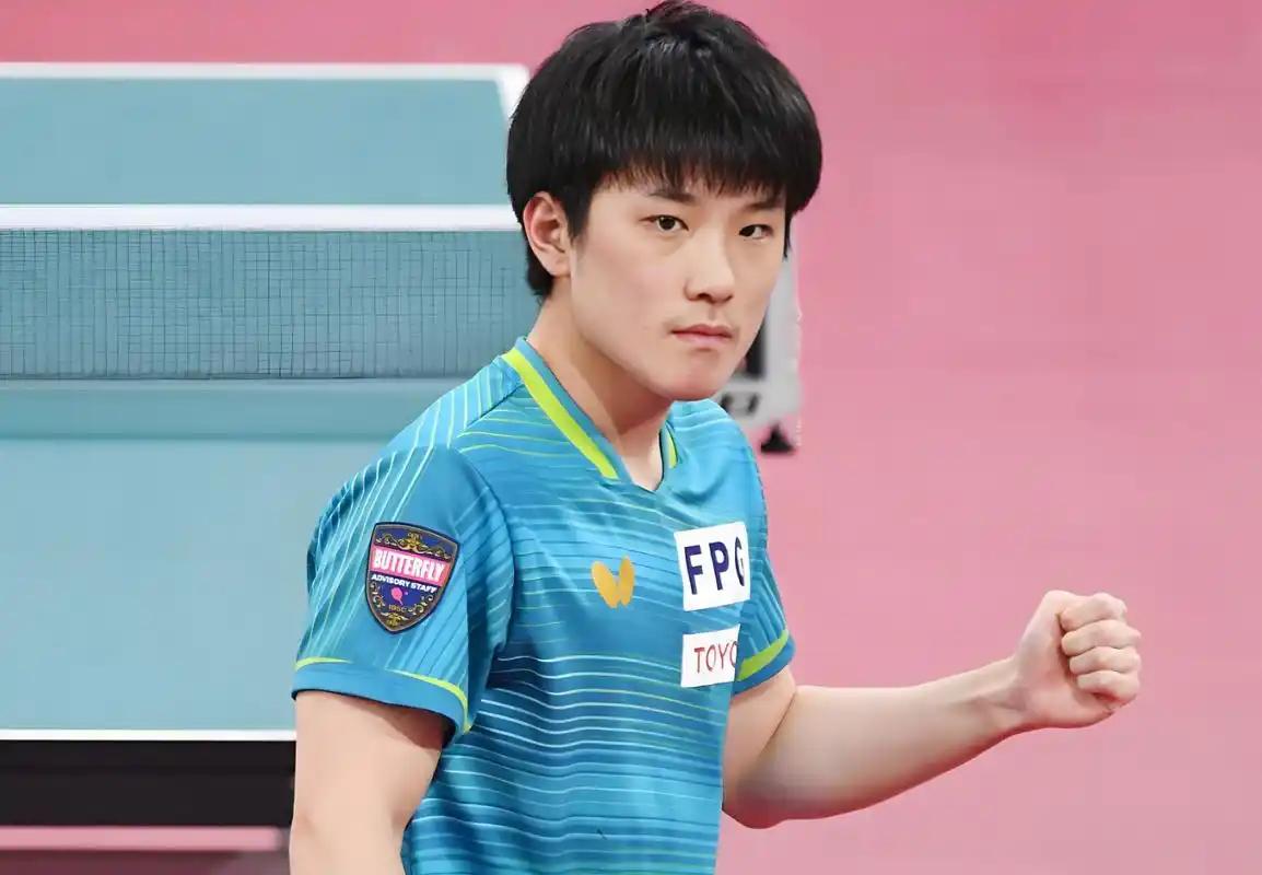 伦敦世乒赛刚刚结束，张本智和便携全家远赴德甲签约杜塞尔多夫俱乐部。 回不去的