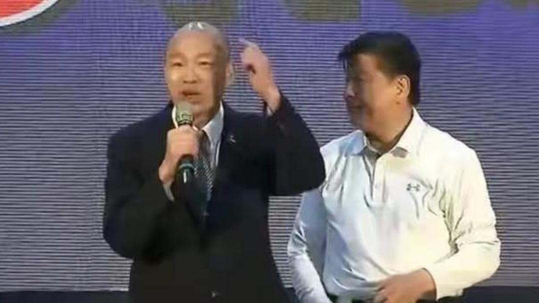 追悼会一幕道尽蓝营分裂，韩国瑜与傅崐萁高下立判如今岛内最尴尬的两人当属韩国瑜