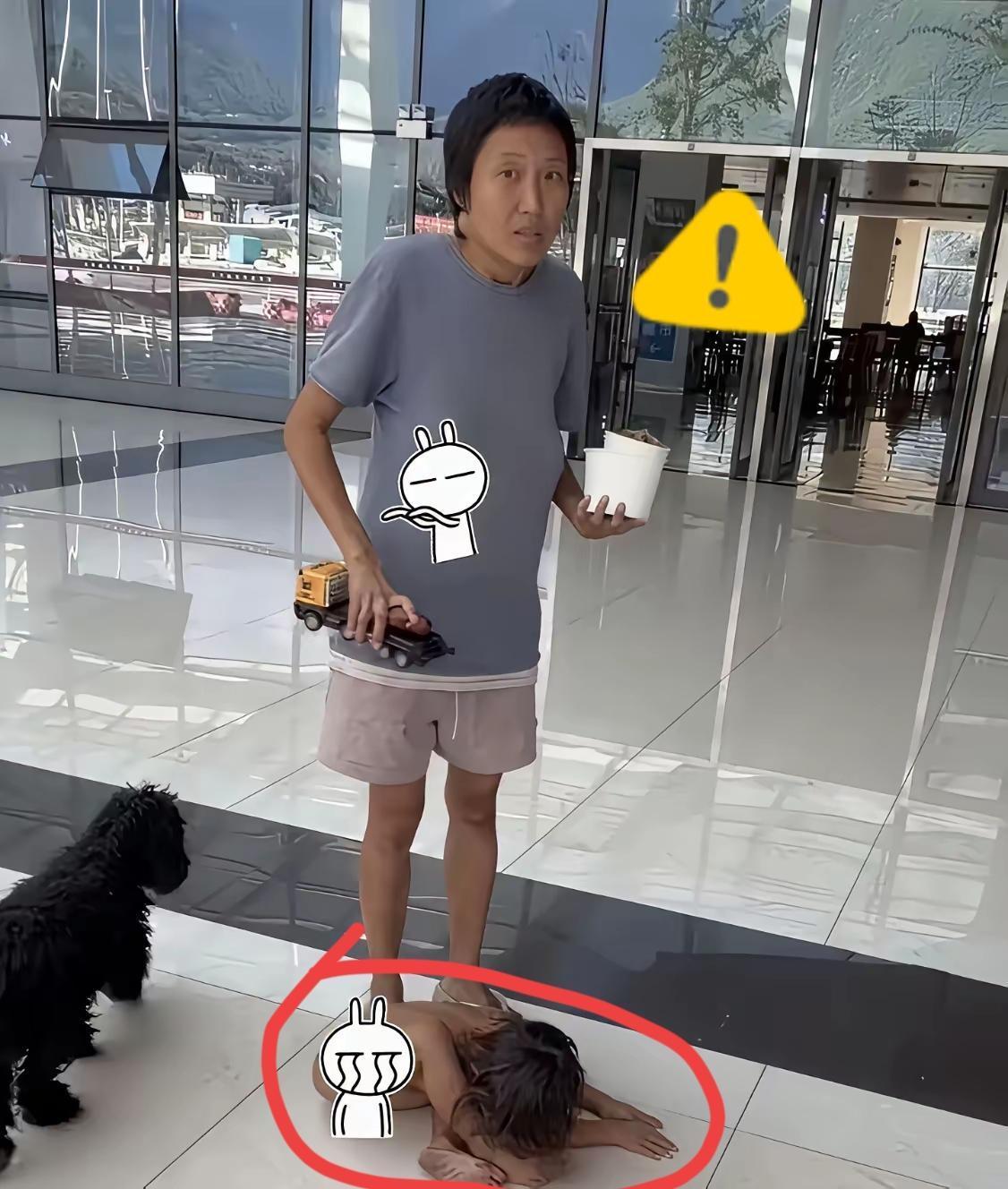 这个“野人小孩”的故事，最让人不寒而栗的不是孩子的状态，而是他妈妈身上那些细思极
