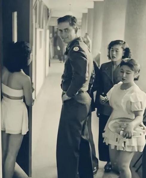1946年，美军在危地马拉做了一项秘密研究，把带有梅毒的妓女，和囚犯关在一起，这