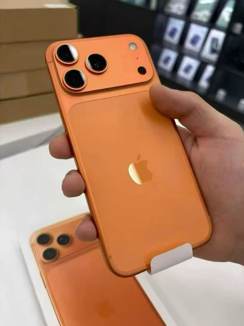 看来看去还是蓝色的一体性更好，色差最小。你们的iPhone17Pro都买了啥颜