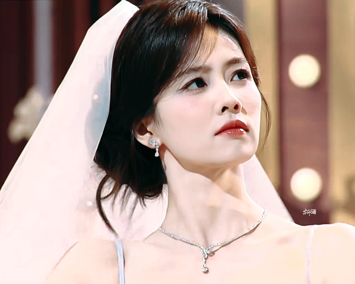 白鹿好六这个婚纱造型也太美了叭​​​