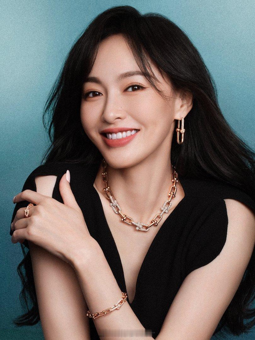爱自己就很Tiffany“爱自己，是允许自己去体验去经历，去接纳自己，积极地付