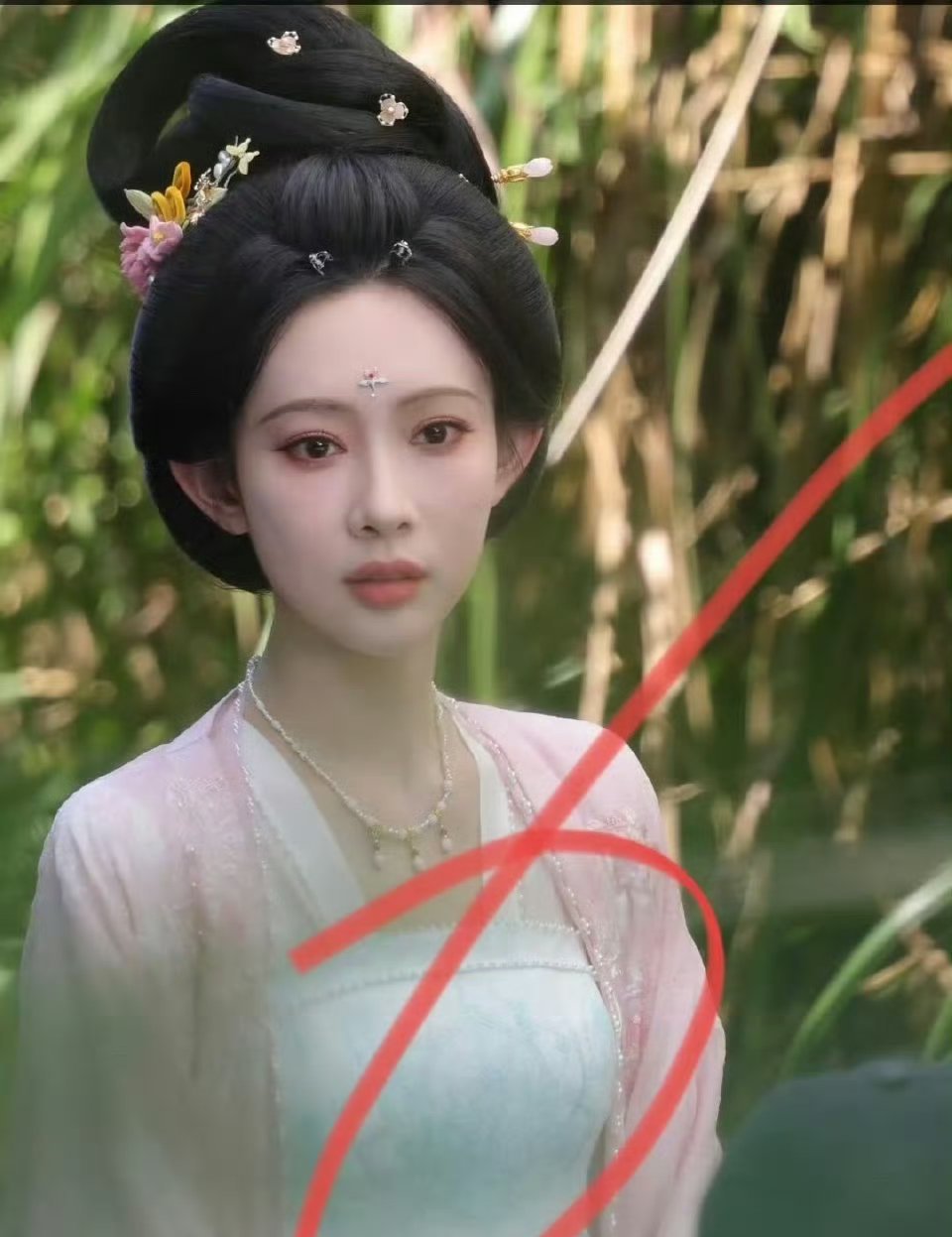 突然理解张雅钦为了唐妆剧增肥了，这发包太大​孟子义偏瘦小一些不过也是美的[