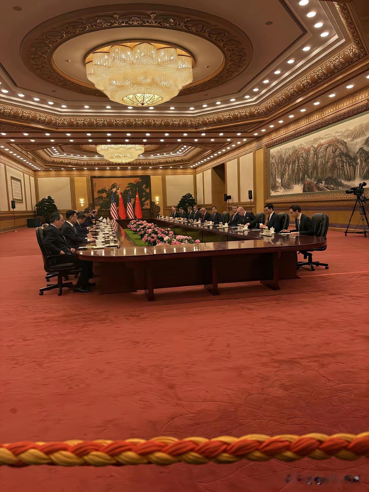 你怎么看此次中美会谈的氛围特朗普的这次访问，从中方的角度，无疑是高度重视、热烈欢