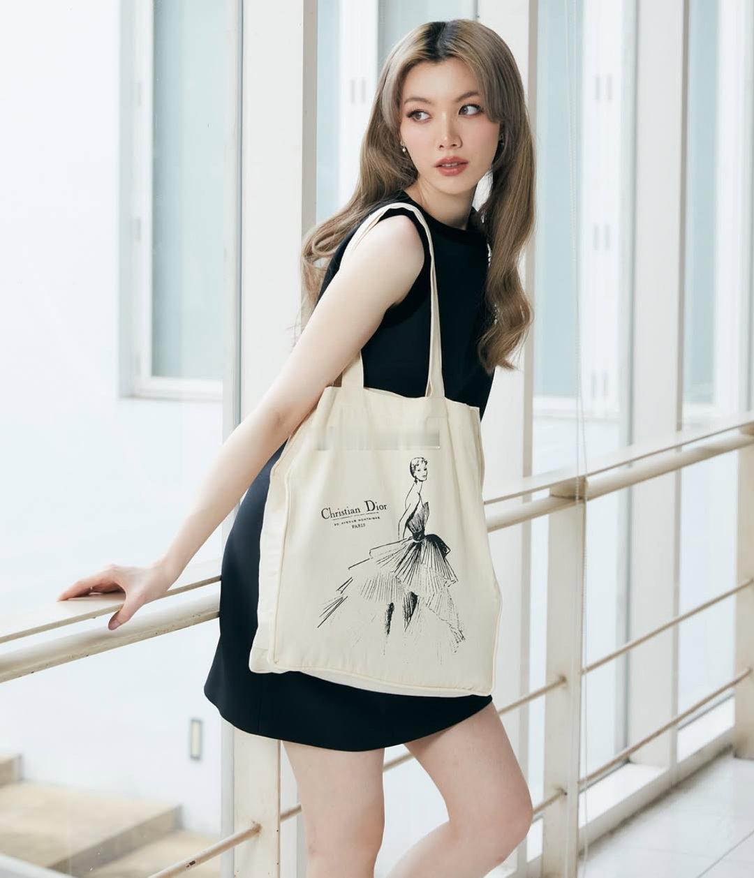 Dior首尔「梦之设计师」展览限定手袋登场！这款专为ChristianDior
