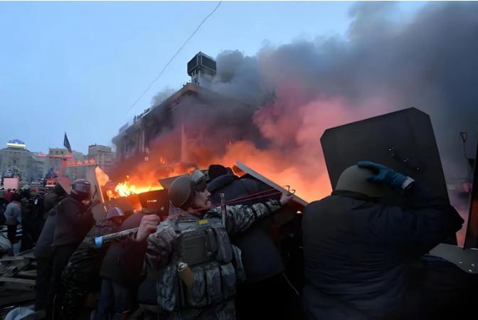 美国现在估计很着急。为什么这么说？因为乌克兰再不投降，一旦俄军重新夺回红利曼，乌