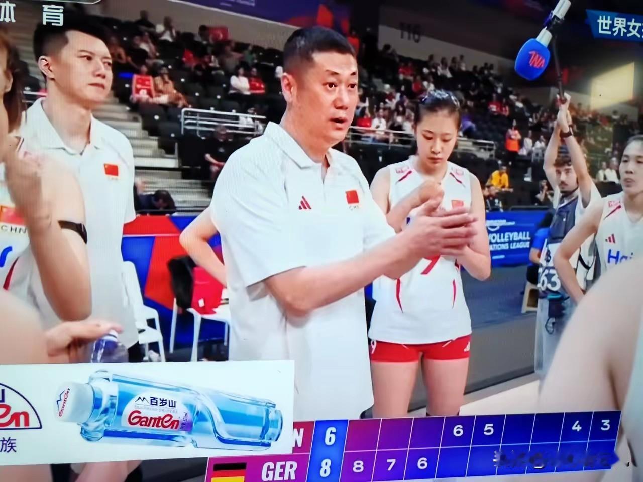 6月17号世界女排联赛土耳其站的比赛，中国女排对阵德国女排，第一局中国女排25：