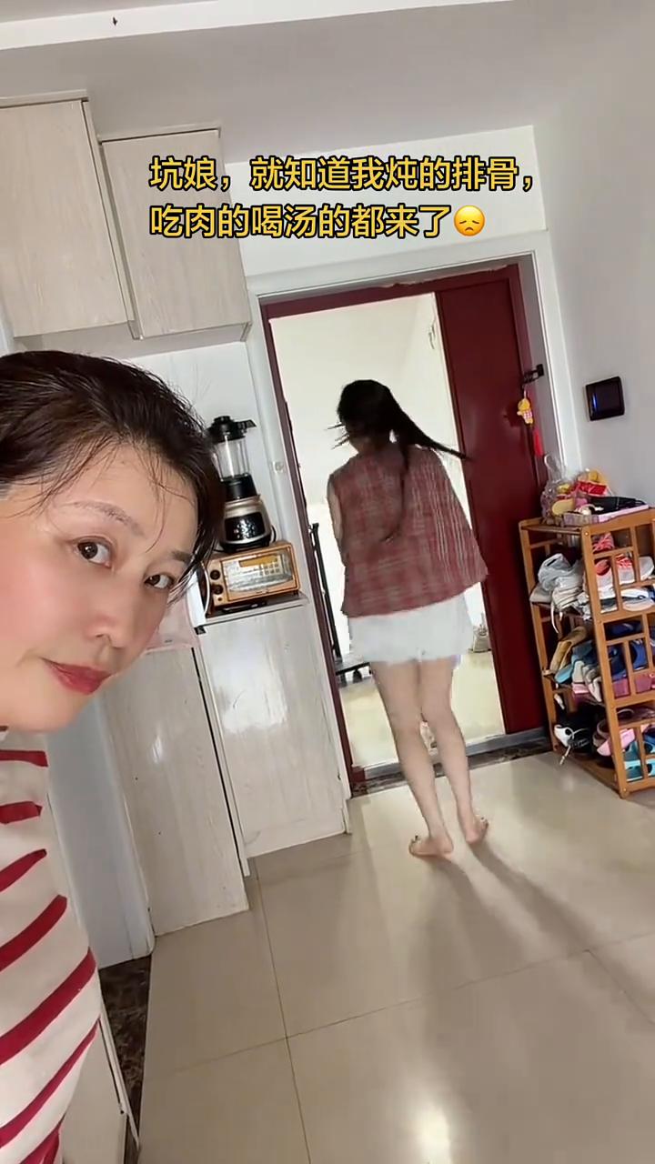 坑娘，就知道我炖的排骨，吃肉的、喝汤的都来了。