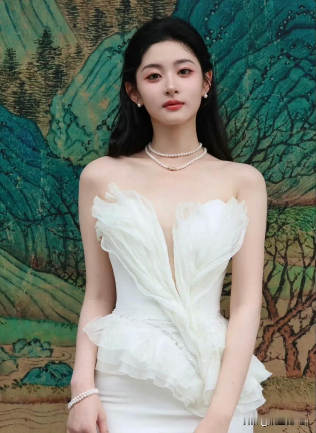 内娱难得有像男人的女扮男装于正晒赵晴《金吾不禁》女扮男装定妆照夸化妆师把她变