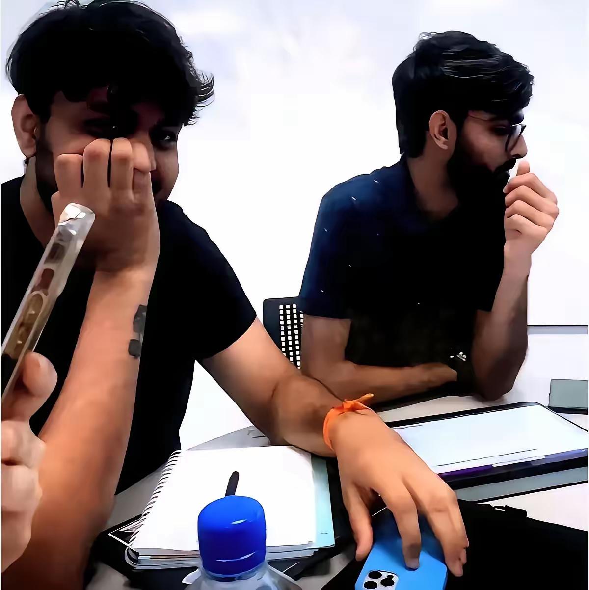 最近总刷到有人说在中国的部分外国人开始慌了，说实话，这慌一点不冤！咱们革命先烈拼