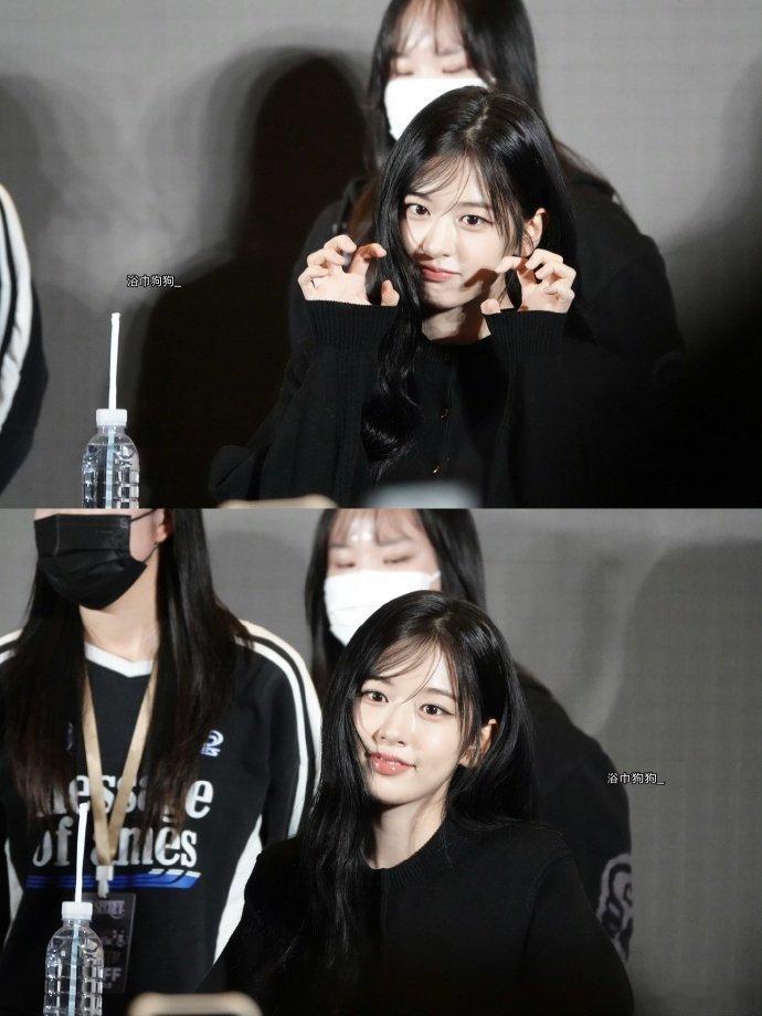 IVE上海签售出图IVE上海签售出图，好美的各位！张元英签售双麻花辫造型