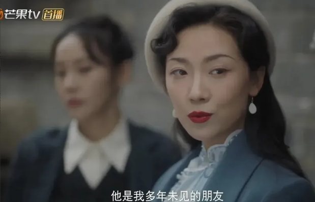连续看了几集《潜渊》，想不到，菅纫姿还真是一块演谍战剧的好料。她饰演的的地下党江