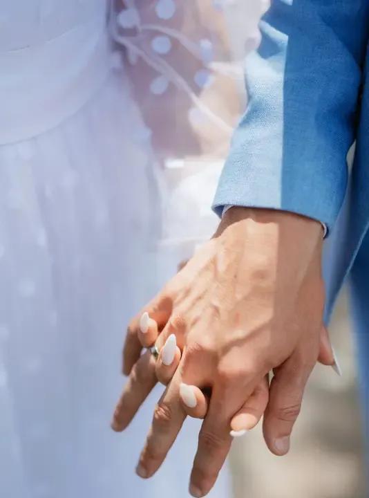 婚姻不如意又离不了，这情况太折磨人了。很多人一遇到婚姻不幸福就想离婚，觉得换个人