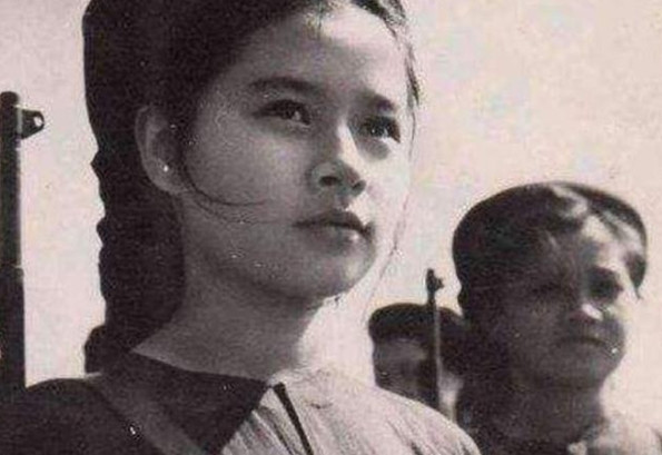 1979年，黄干宗被两个越南女兵抓走，他本以为自己会为国捐躯，没想到女人却说：“