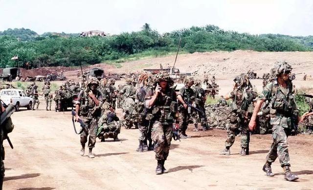 1983年10月，美军入侵只有11万人口的加勒比海岛国格林纳达，自认为轻而易举就