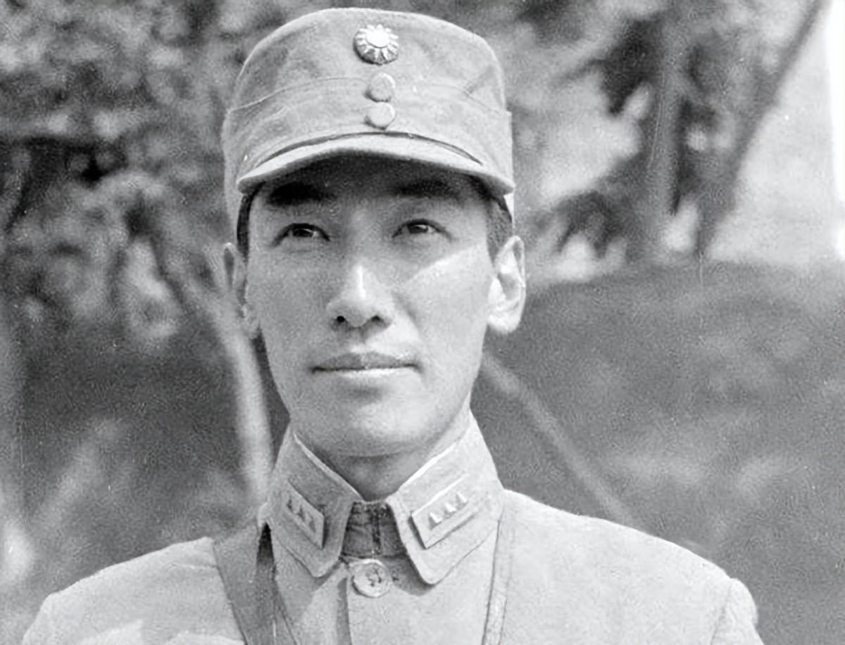 1990年蒋纬国托人寻找戴季陶墓地，收到骨灰后连续三天闭门独自做了一件事！19