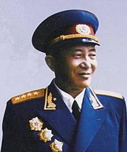 1957年，解放军副师长驾驶小船跑到台湾，毛主席大怒，立即叫来罗瑞卿处理这件事，