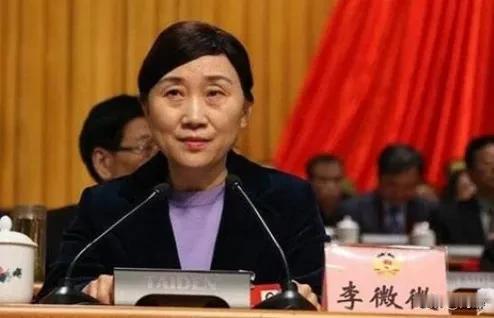 早知现在，何必当初？若问李微微你现在后悔吗？她定会捶胸顿足悔不当初，后悔