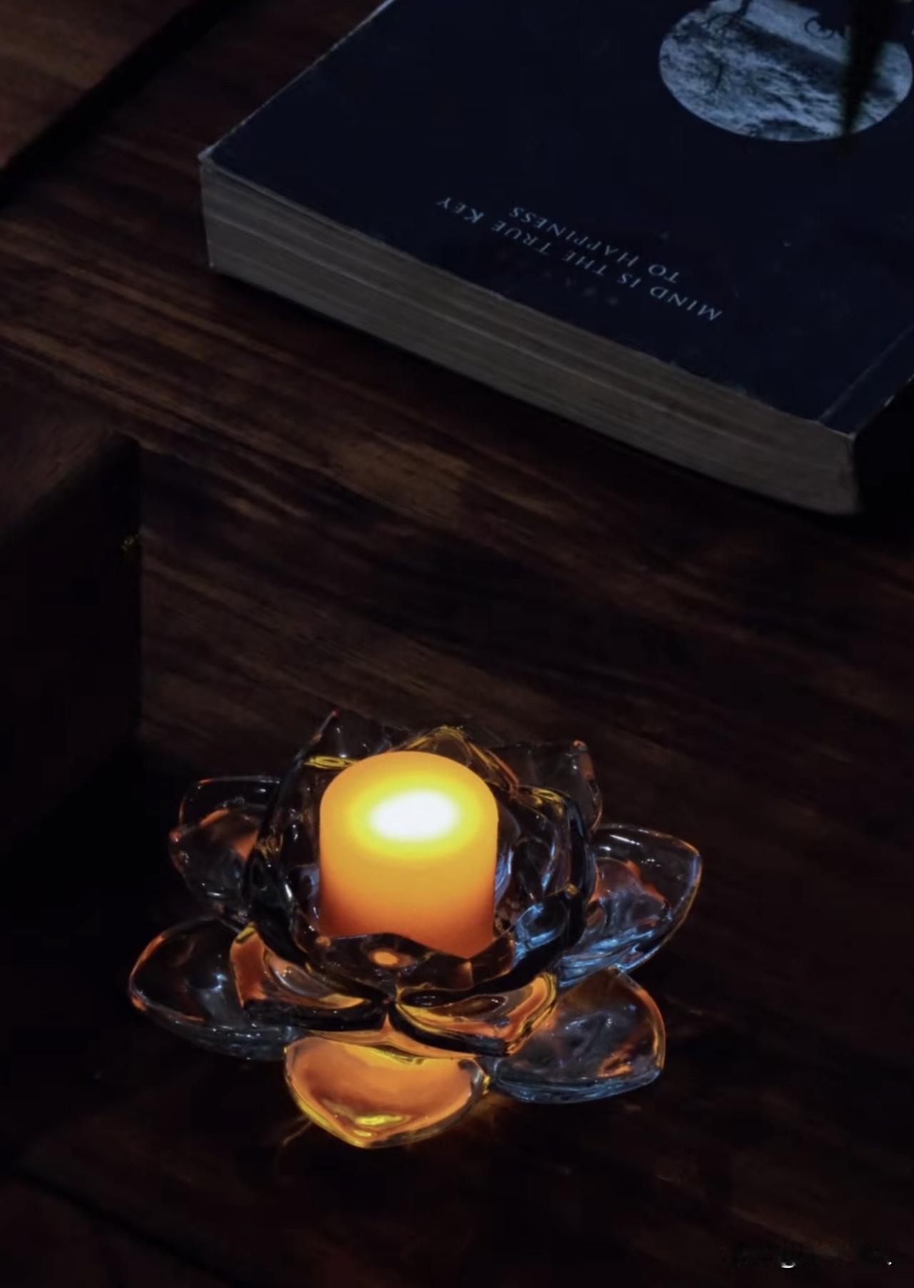 大家得清楚：当下社会的内在价值观存在偏差，你看：宁愿和小人为伍，情愿与恶人相