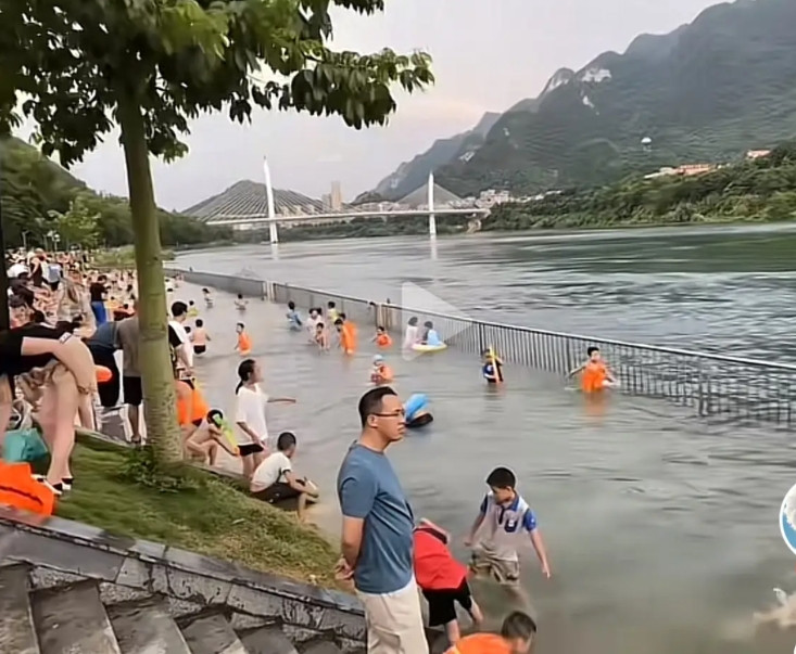 为柳州金沙角当地政府点赞！开动脑筋花费不多、顾及安全的前提下又解决了市民和孩子戏
