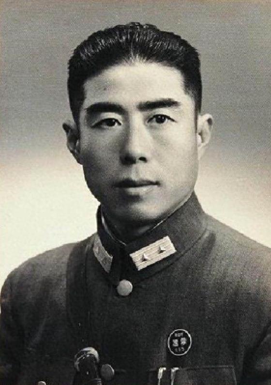 抗日名将王凌云躲进大巴山，用48两黄金娶村姑，一年后被妻子举报大巴山深处