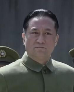 传说：戴笠抓到一名红军女特工，蒋介石亲自审问，本想劝降，当女特工报出自己老师的名