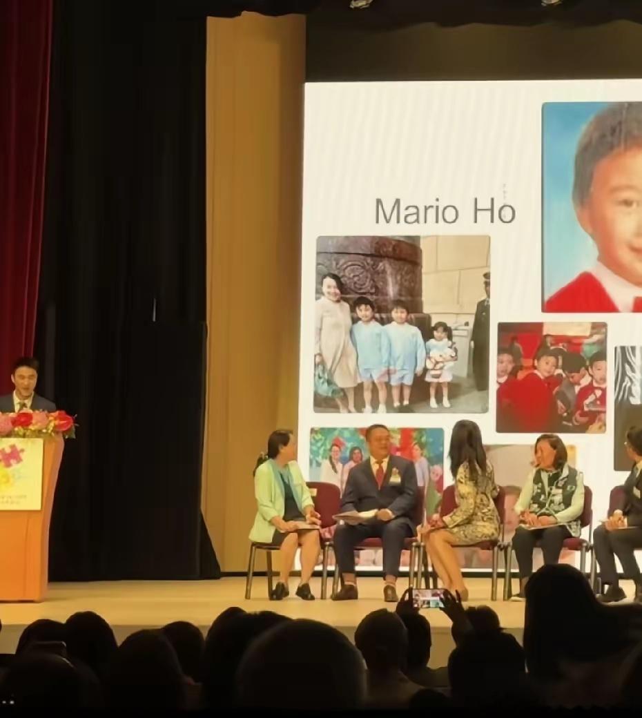 何猷君和妈妈，现身香港维多利亚幼儿园，参加孩子的毕业典礼！他自己也是这里毕业的，