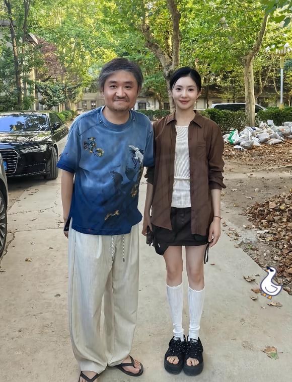 一张不经意晒出的合影，直接撕开了普通人和天赋党之间的残酷壁垒。前阵子，国家一级演