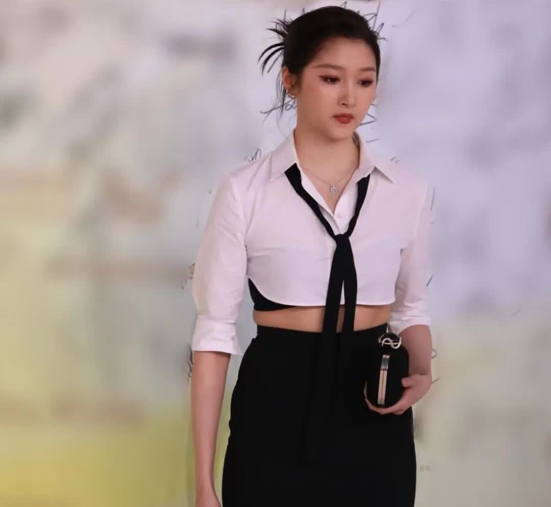 27岁的关晓彤真的是给所有女人提了个醒。无论你身材多好，长得多漂