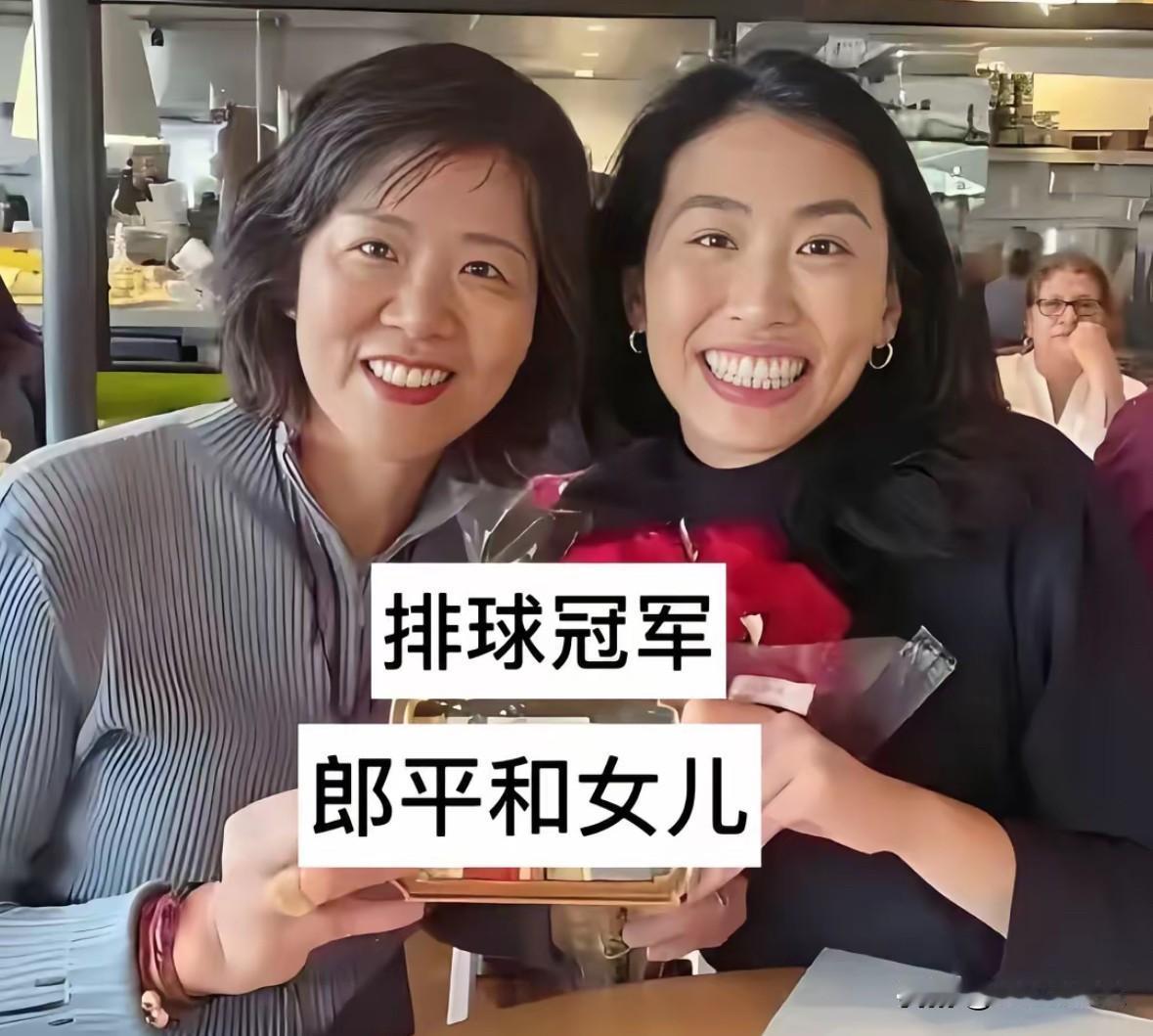 难得一见18位奥运冠军的幸福家庭在赛场上，他们是身披荣光、为国冲锋的奥