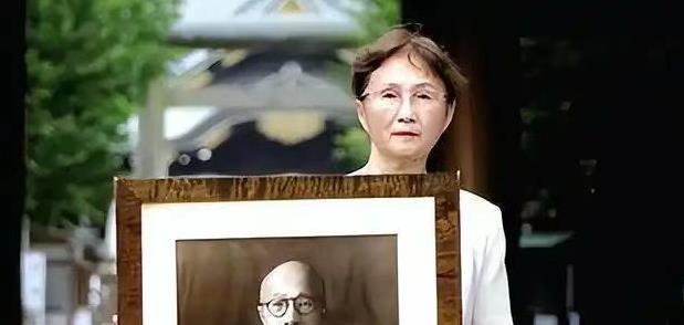 日本不是侵略国，是“被逼无奈”的“自卫”；南京事件是“因为中国人的反抗”；远东国