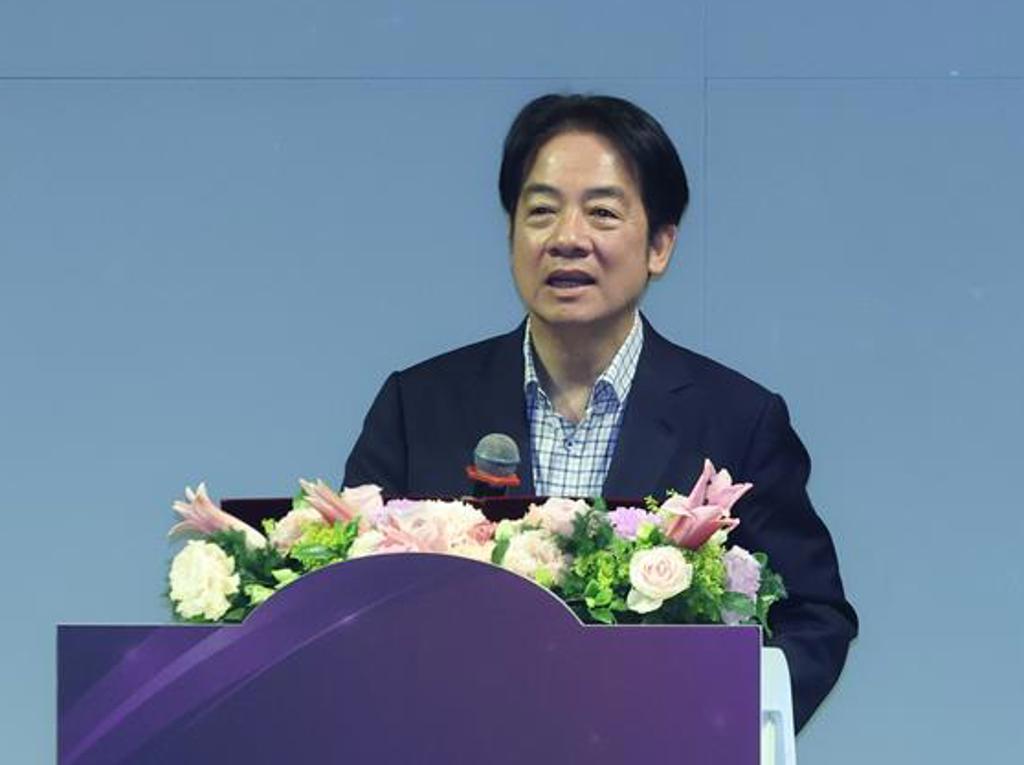 赖清德宣布重启核电，亲绿侧翼翁达瑞忍不住痛批赖清德21日宣称，台湾正依法进入重