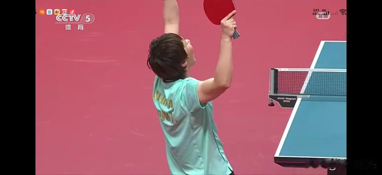 中日女团比赛的焦点战就是第二场王曼昱和张本美和之战，这场比赛王曼昱能赢，女团