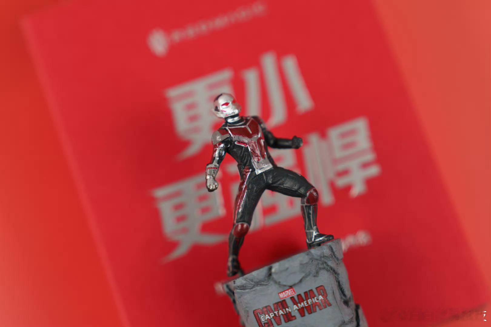 红魔电竞平板3PRO邀请函收到了，居然是一个漫威的英雄“蚁人”手办，超mini
