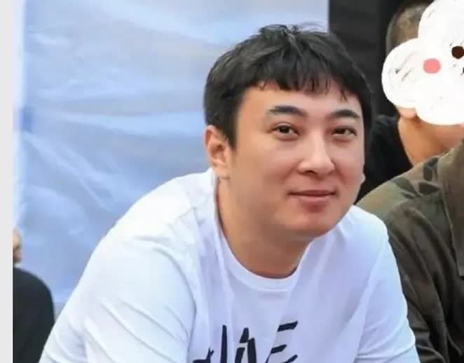 富二代王思聪这次真的找到真爱了！他的现任女朋友叫懒懒，她属于珠圆玉润的女孩类型，
