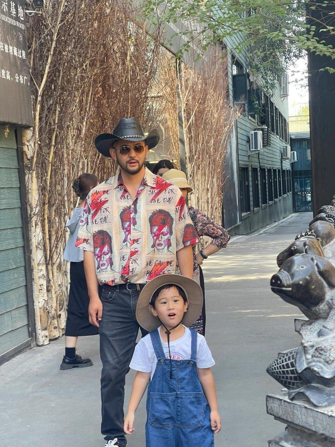 穿背带裤的马立奥是最可爱的马立奥～冲向ee的松子真的会让人心软软啊​​