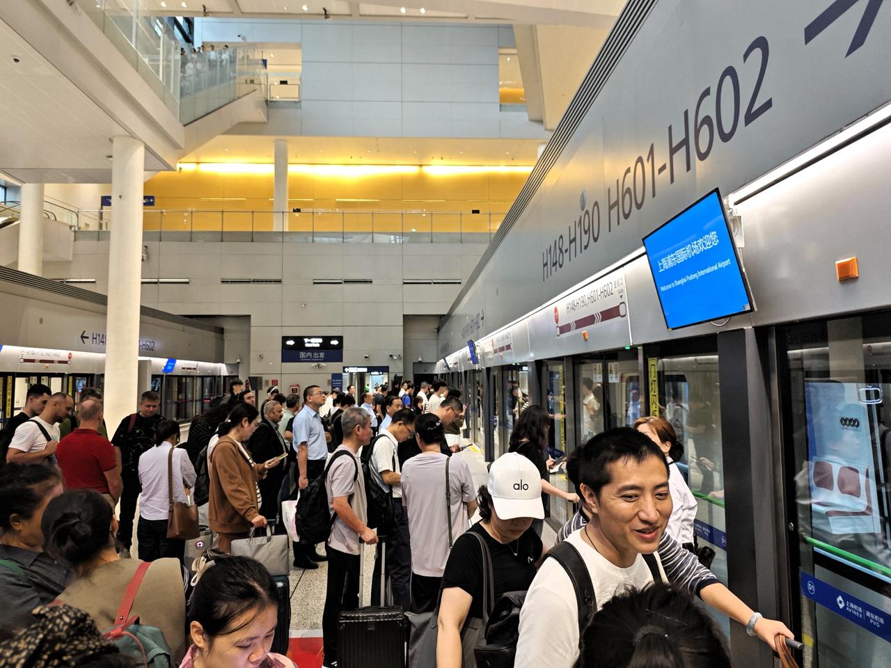 估计外地人没多少个能搞懂，上海浦东机场究竟有多少个航站楼，除了T1和T2，还有一