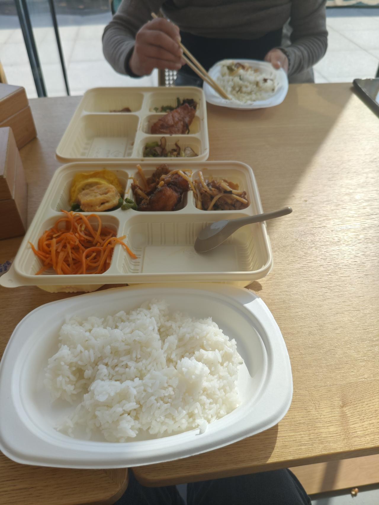 婚姻生活三要素：爱，钱，性！1、爱：有爱可不可以没有夫妻生活，答案是可以。2